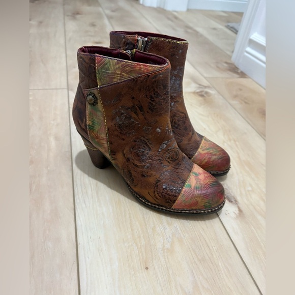 NEVER WORN- L’artiste Waterlilly booties - Size 5 woman’s - Picture 8 of 10